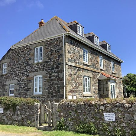 Haelarcher Farmhouse And Helicopter B&B 리자드 외부 사진