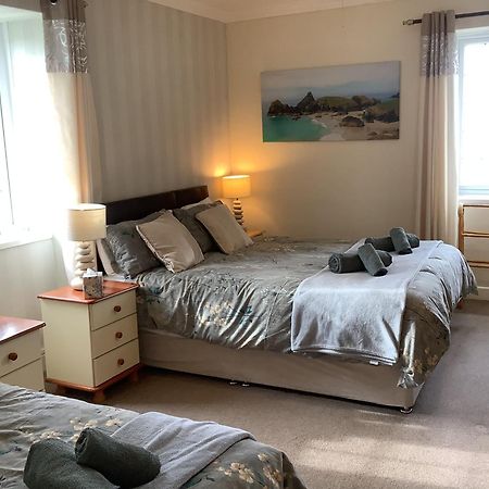 Haelarcher Farmhouse And Helicopter B&B 리자드 외부 사진