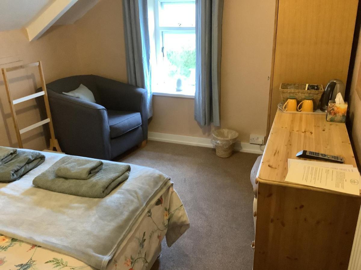 Haelarcher Farmhouse And Helicopter B&B 리자드 외부 사진