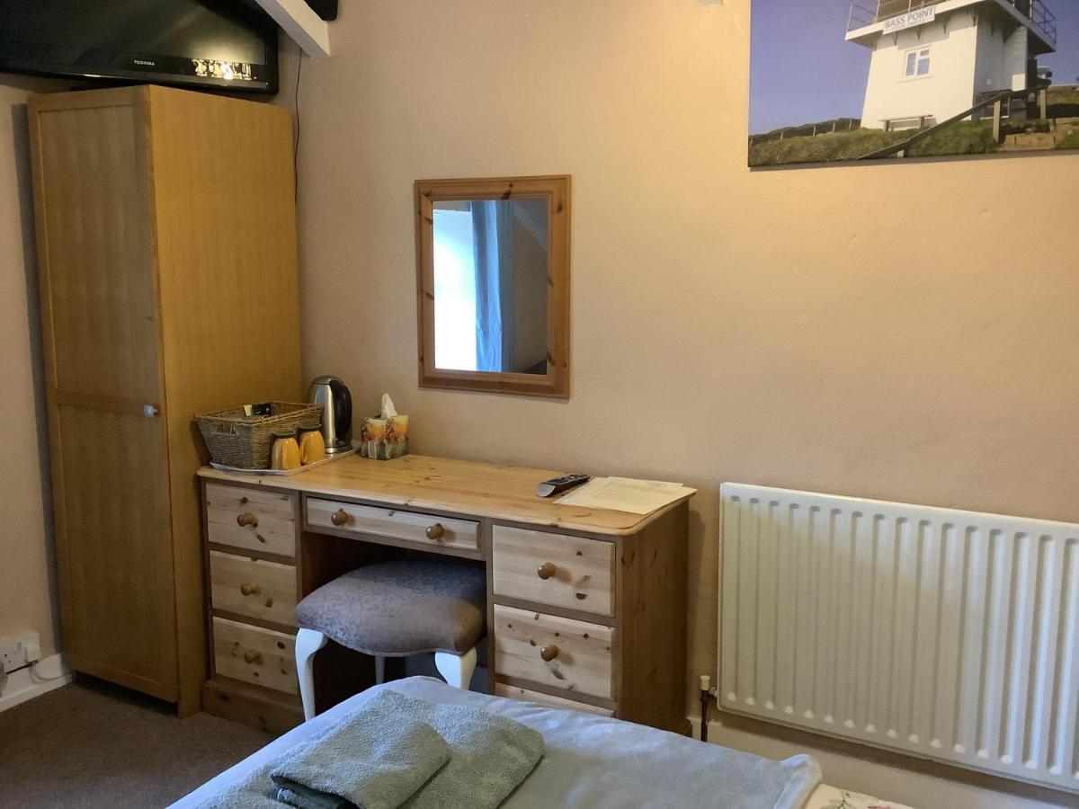 Haelarcher Farmhouse And Helicopter B&B 리자드 외부 사진