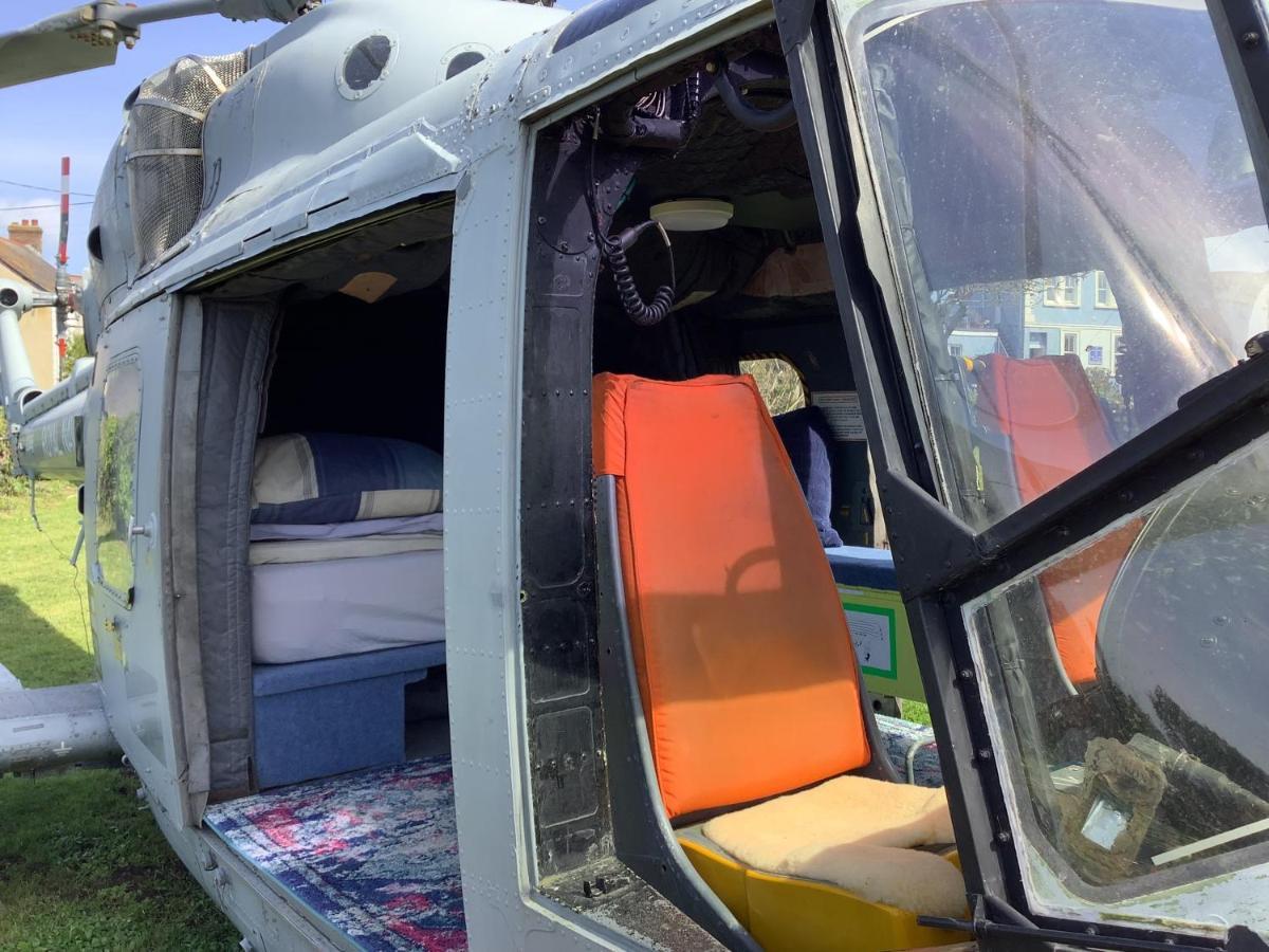 Haelarcher Farmhouse And Helicopter B&B 리자드 외부 사진