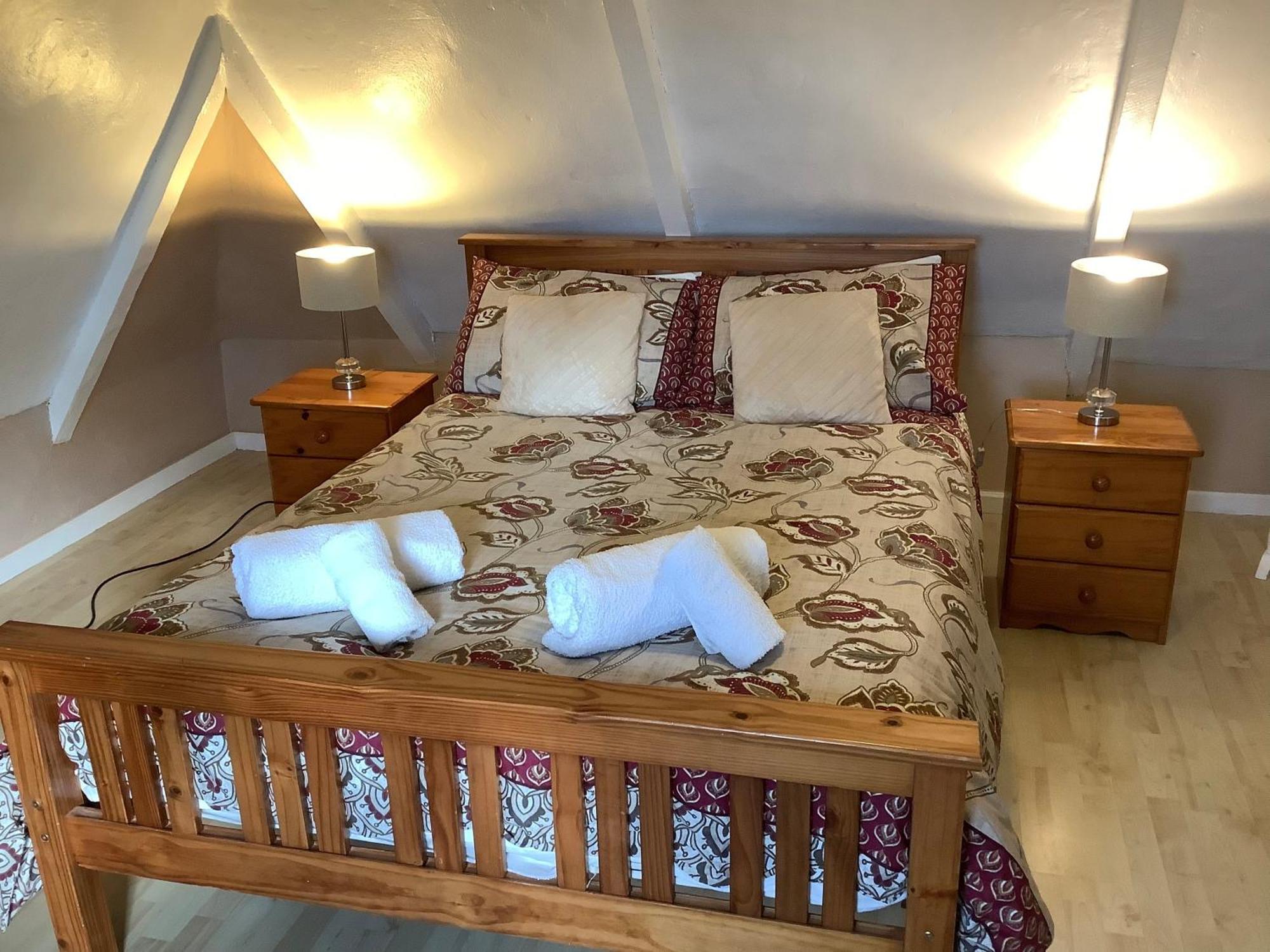 Haelarcher Farmhouse And Helicopter B&B 리자드 외부 사진