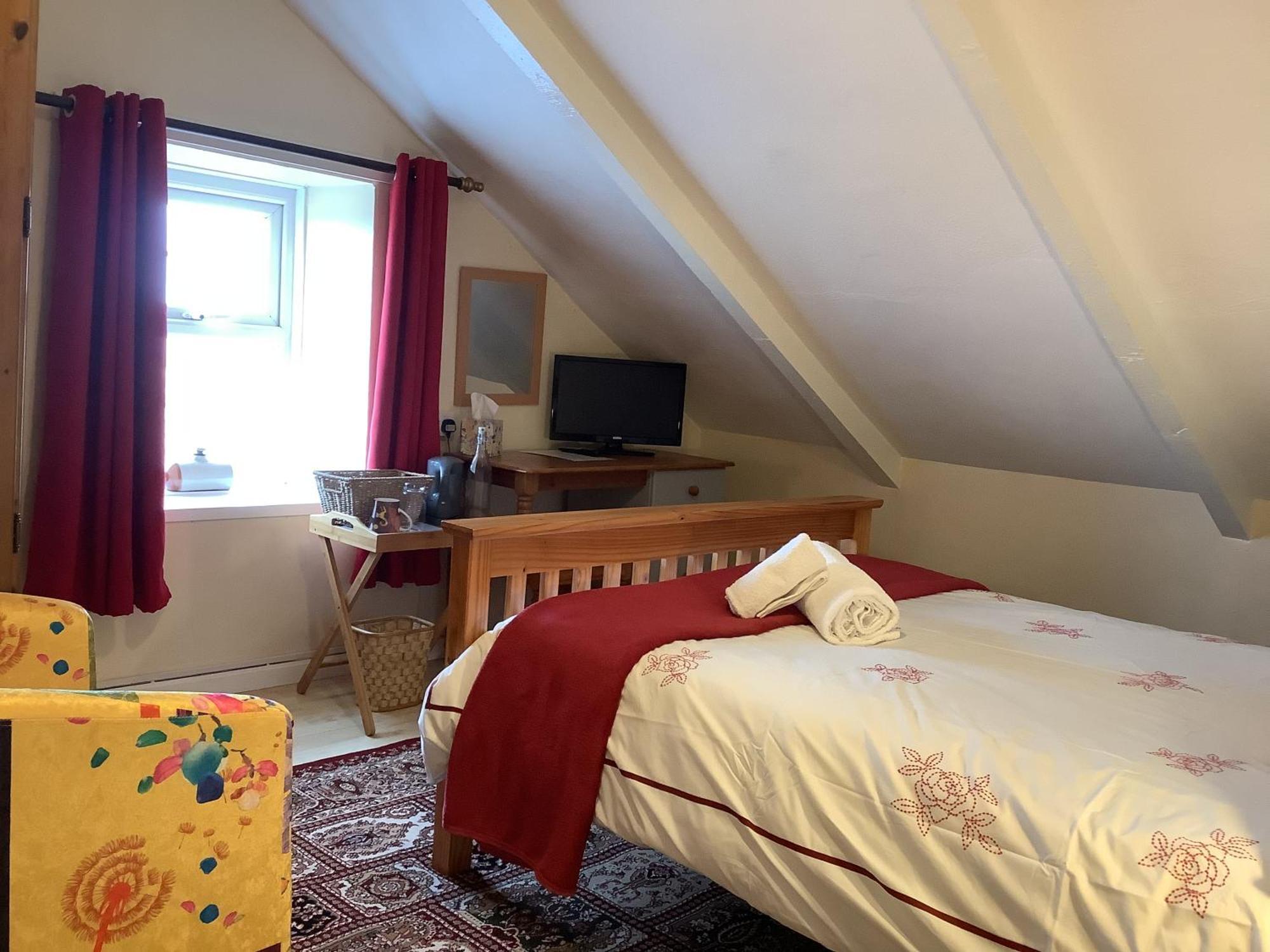 Haelarcher Farmhouse And Helicopter B&B 리자드 외부 사진